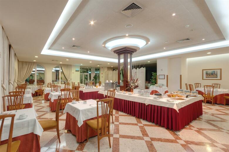 Hotel TRYP Dona Maria