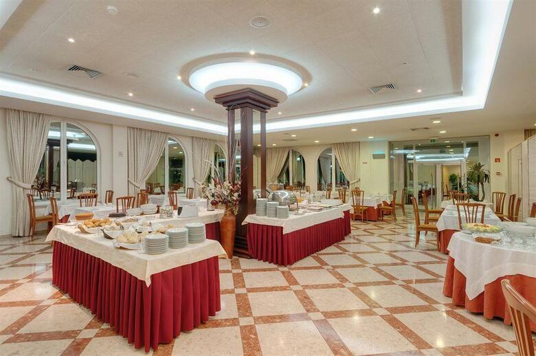Hotel TRYP Dona Maria