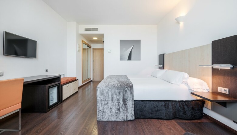 Hotel Ilunion Aqua 4