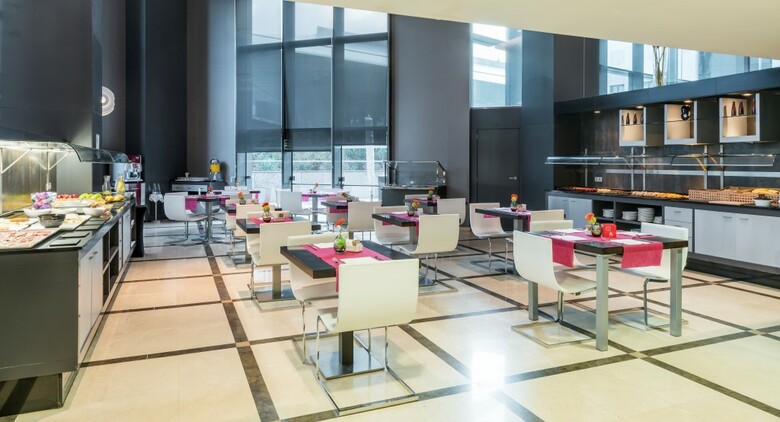 Hotel Ilunion Aqua 4