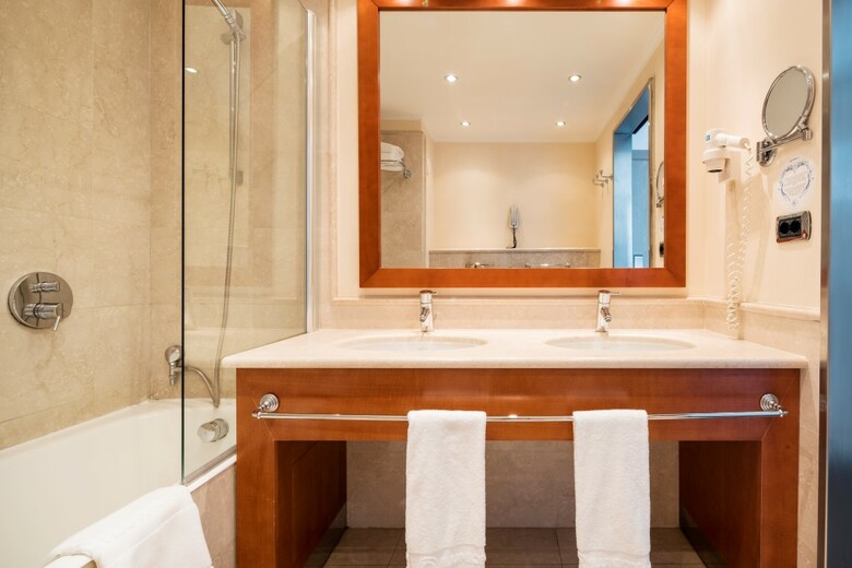 Hotel Ilunion Aqua 4