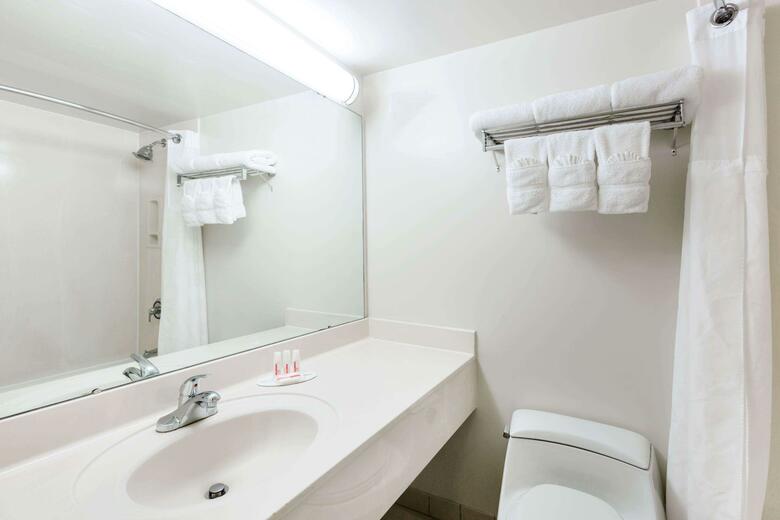 Hotel Holiday Inn Waikiki (.)