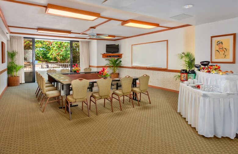 Kaanapali Beach Hotel