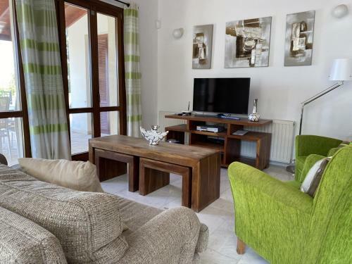 Villa Anemonas With Private Pool, Aphrodite Hills Golf & Spa Resort