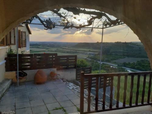 Arodafni House. Unique Views And Amazing Sunsets.