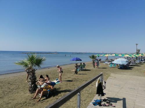 Girasol Beach Apartment 200m From Yanathes Beach