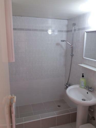 Girasol Beach Apartment 200m From Yanathes Beach
