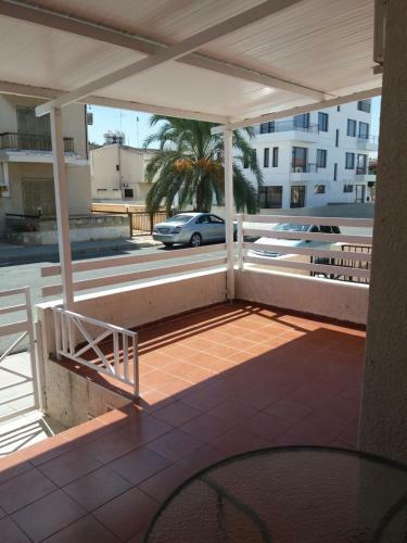 Girasol Beach Apartment 200m From Yanathes Beach