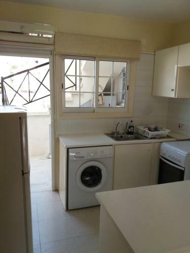 Girasol Beach Apartment 200m From Yanathes Beach