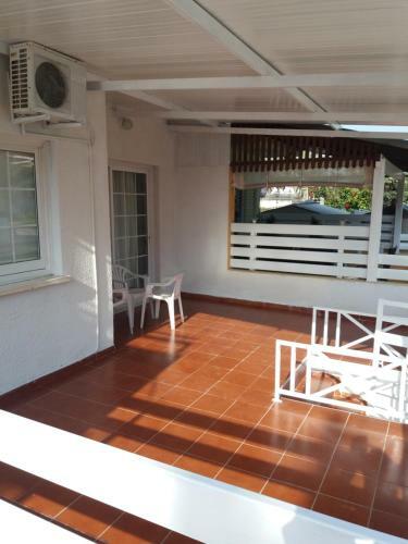 Girasol Beach Apartment 200m From Yanathes Beach