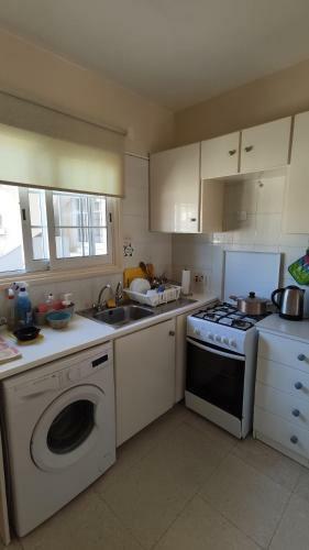 Girasol Beach Apartment 200m From Yanathes Beach