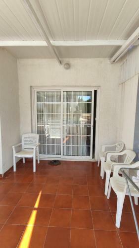 Girasol Beach Apartment 200m From Yanathes Beach