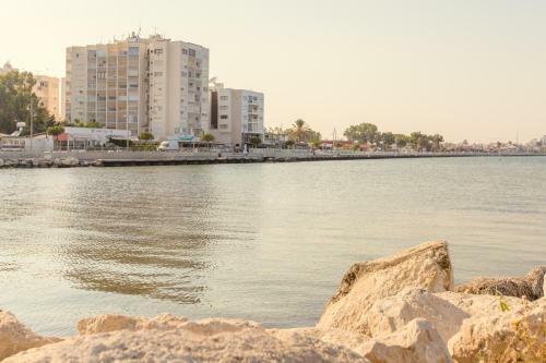 Apartamento Furnished Seafront Studio