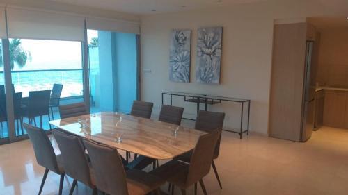 Apartamento Horizon Luxury Suite At Finikoudes Beach 301