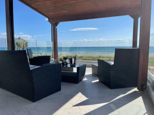 Dasaki Beach Villa - On Seafront
