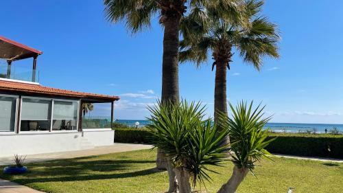Dasaki Beach Villa - On Seafront