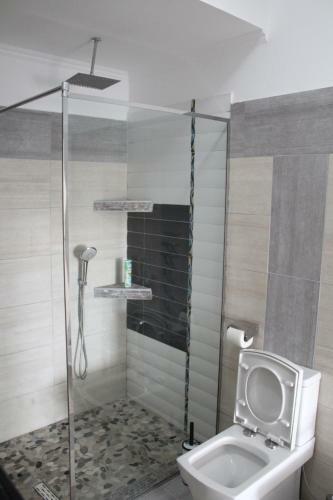Evoo Apartment With Free Parking And Seview!