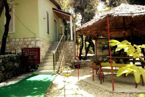 Spacious Beach House, Best View In Radhima, Kanul