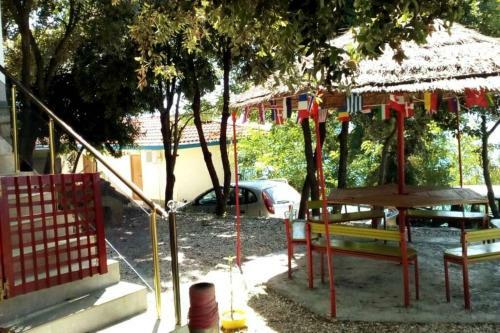 Spacious Beach House, Best View In Radhima, Kanul