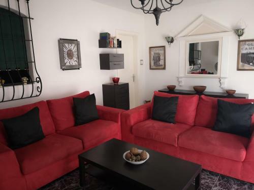 Village Corner 3 Bedroom Apartment With Garage