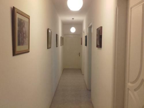 Village Corner 3 Bedroom Apartment With Garage