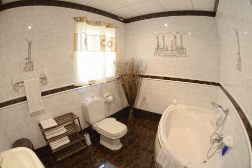 Village Corner 3 Bedroom Apartment With Garage