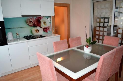 Modern Apartment In City Center - Free Garage