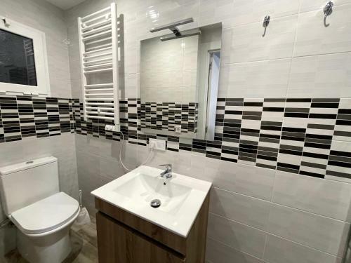 Sant Adria Beach Apartment Wi-fi Parking Free