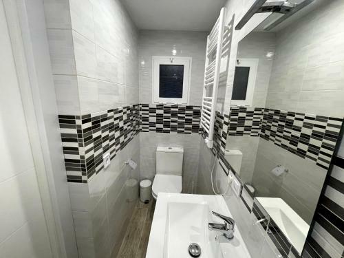 Sant Adria Beach Apartment Wi-fi Parking Free