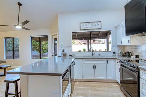Estrella - Renovated With Patio, Bbq, Pool & Spa