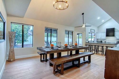 Estrella - Renovated With Patio, Bbq, Pool & Spa