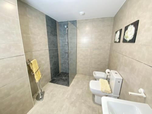 Apartamento Nuevo, Accesible Y Con Piscina !!!