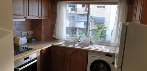 Lea Seafront Luxury Apartment (Breakbooking-cy)