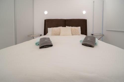 Luxurious Sea Front Three Bedroom Apartment