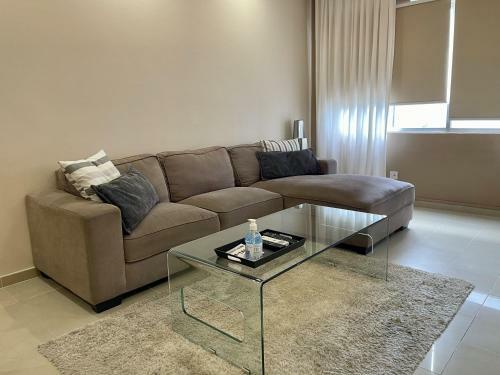 Beautiful 2-bedroom Apartment By The Sea!