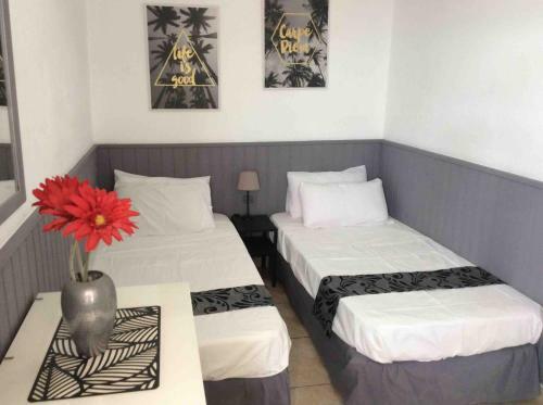 Villa Bahamas Private Heated Pool Close To Town.