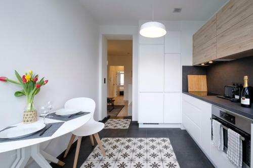 Fabulous Apartments In Ch�telain Area