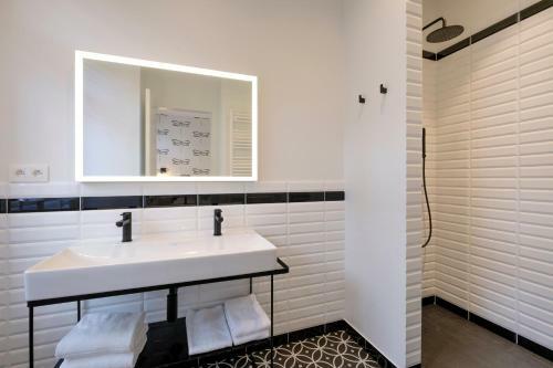 Fabulous Apartments In Ch�telain Area