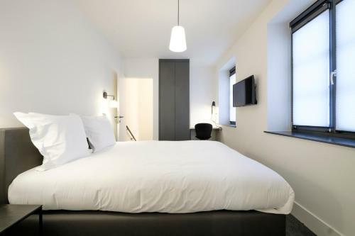 Fabulous Apartments In Ch�telain Area