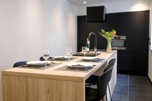 Fabulous Apartments In Ch�telain Area