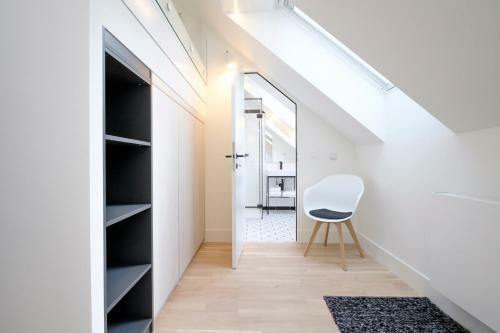 Fabulous Apartments In Ch�telain Area