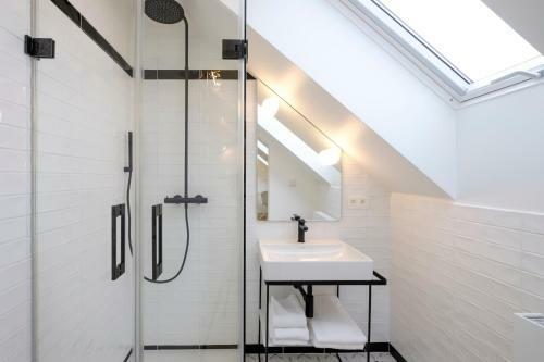 Fabulous Apartments In Ch�telain Area