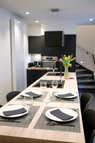 Fabulous Apartments In Ch�telain Area