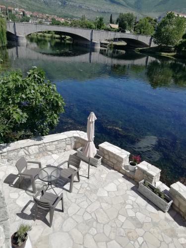 Hostal River House Castello