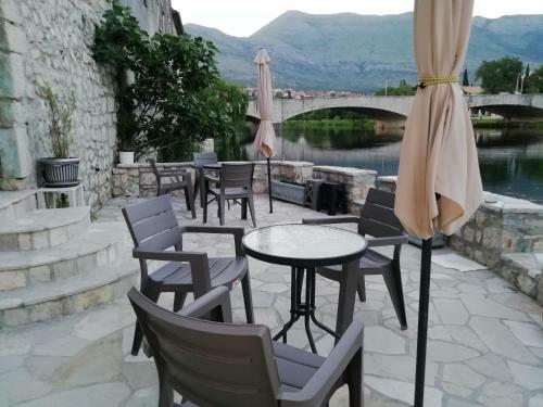 Hostal River House Castello