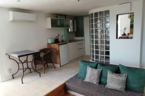 Apartamento Lovely Studio, Terrace, Swim Pool, Nature, Relax!!