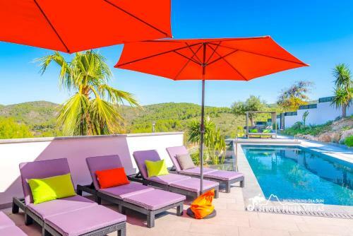 Villa Rueda With Heated Pool, Hot Tub And Great Views