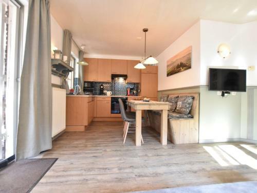 Upbeat Holiday Home In Reutum With Jacuzzi