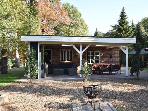 Upbeat Holiday Home In Reutum With Jacuzzi