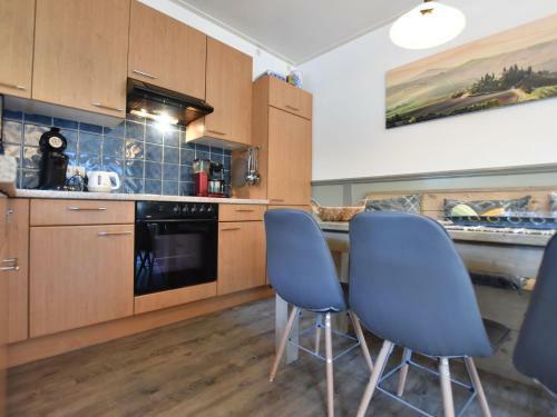 Upbeat Holiday Home In Reutum With Jacuzzi